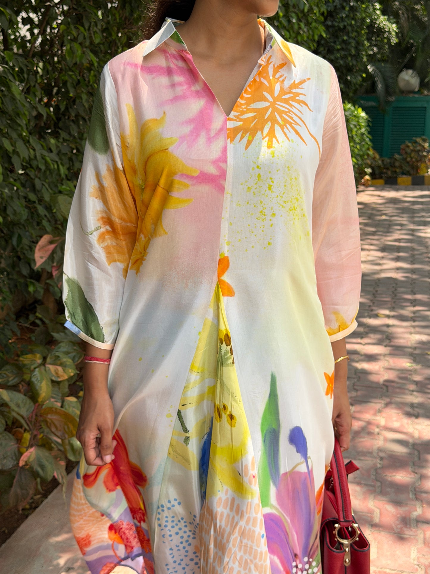 A0731 Floral-inspired dress that radiates cheerful summer energy. (As this is a digital printed running fabric prints will vary slightly from size to size.)