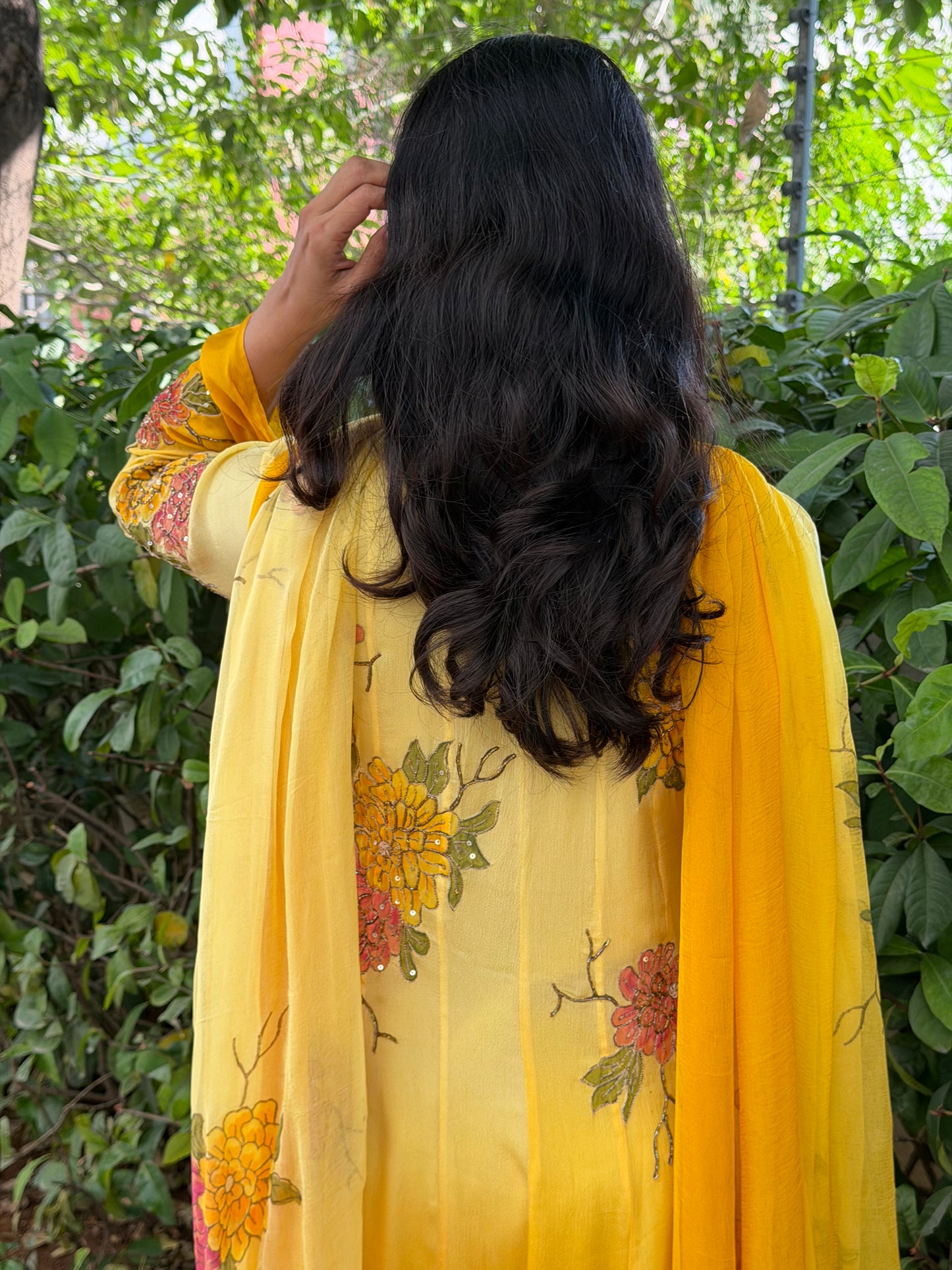 A0616 Get party ready with our stunning yellow 3pc set