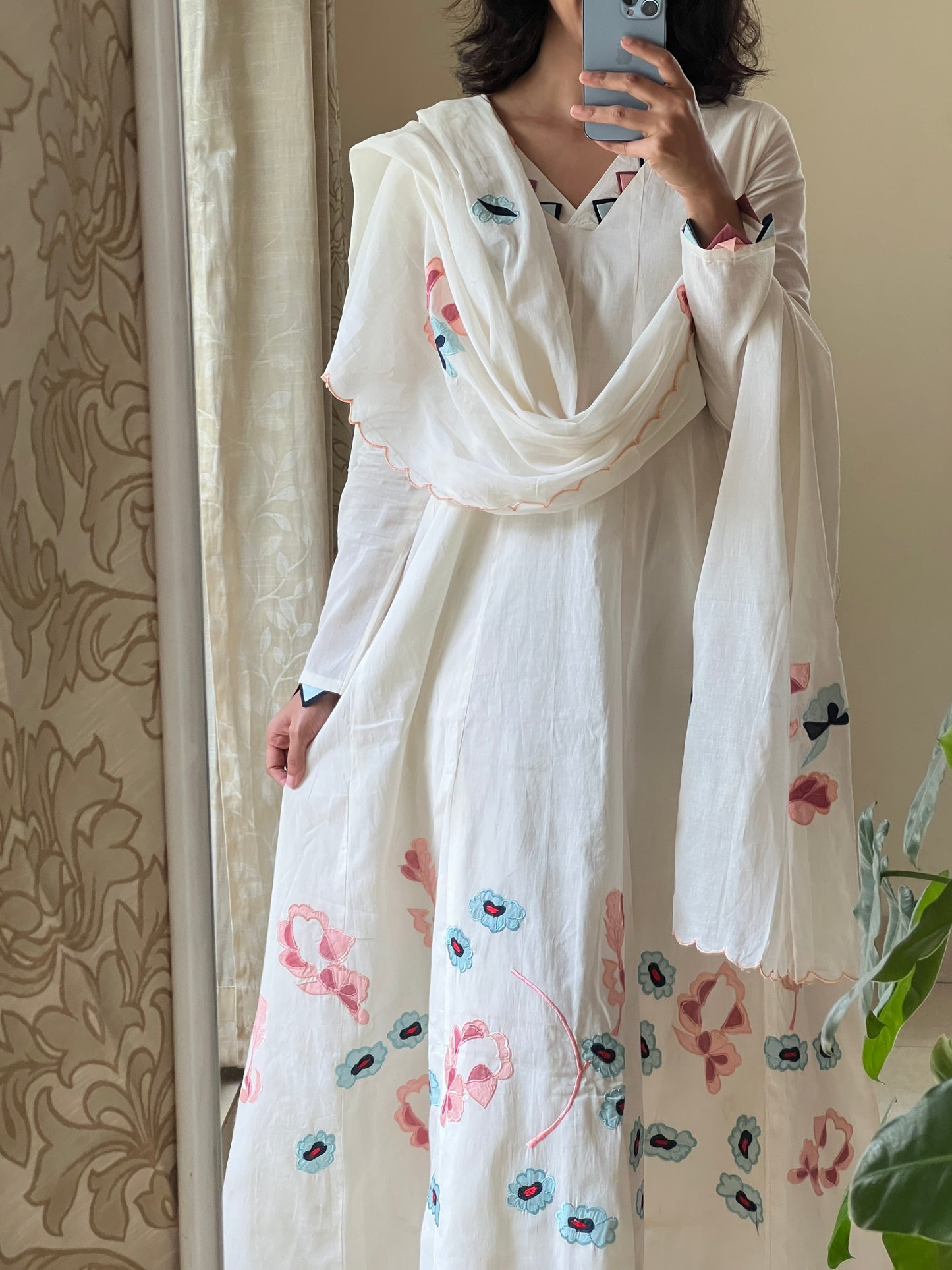 A0468 beautiful White 3pc set with applique work detailing
