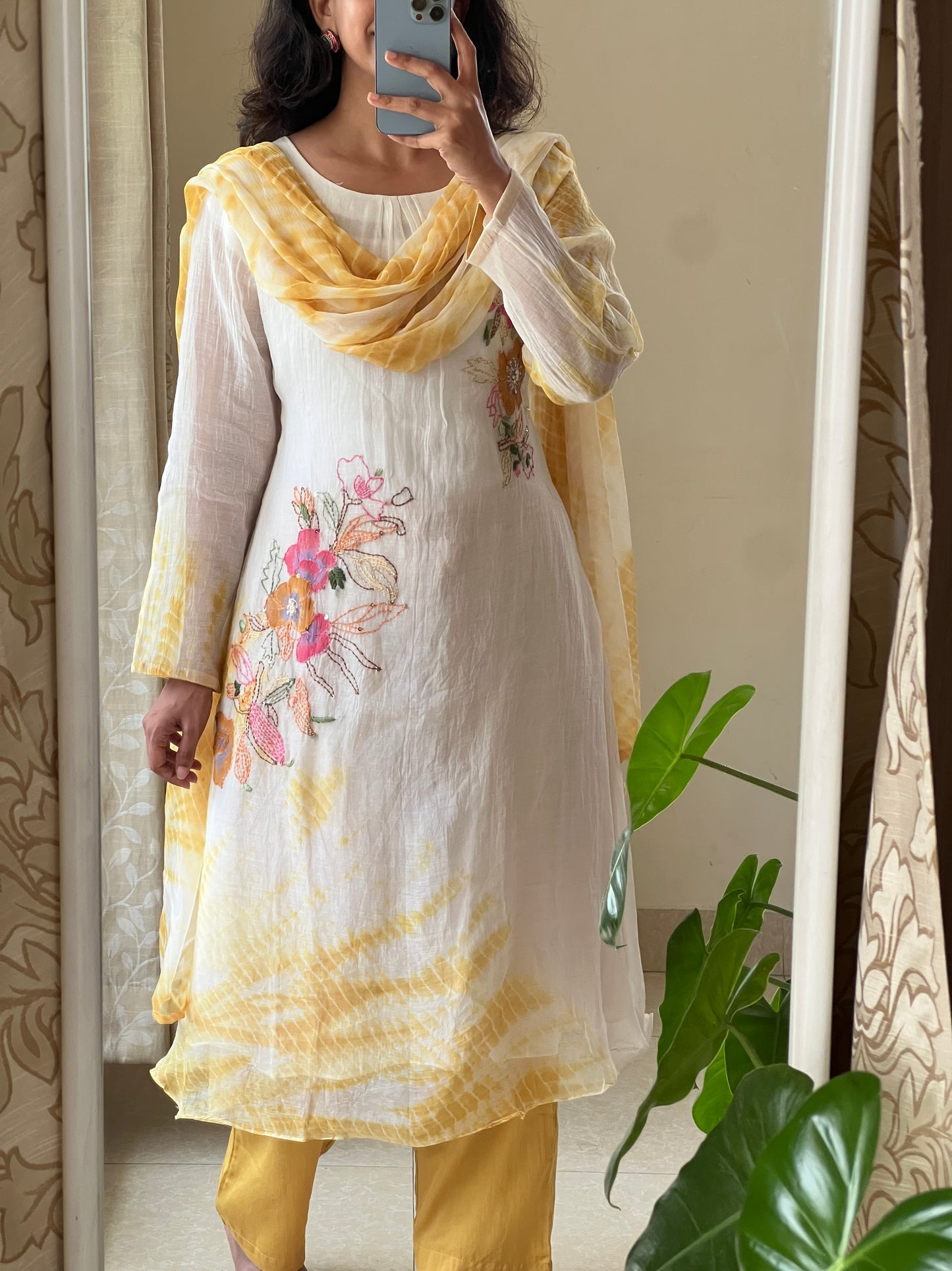 A0502 white & yellow tie dye mul chanderi 3 piece dress with hand paint & embroidery detailing comes with chiffon tie dye duppatta. The best part of this dress is at back part also you have same floral bunch detailing with hand paint & embroidery
