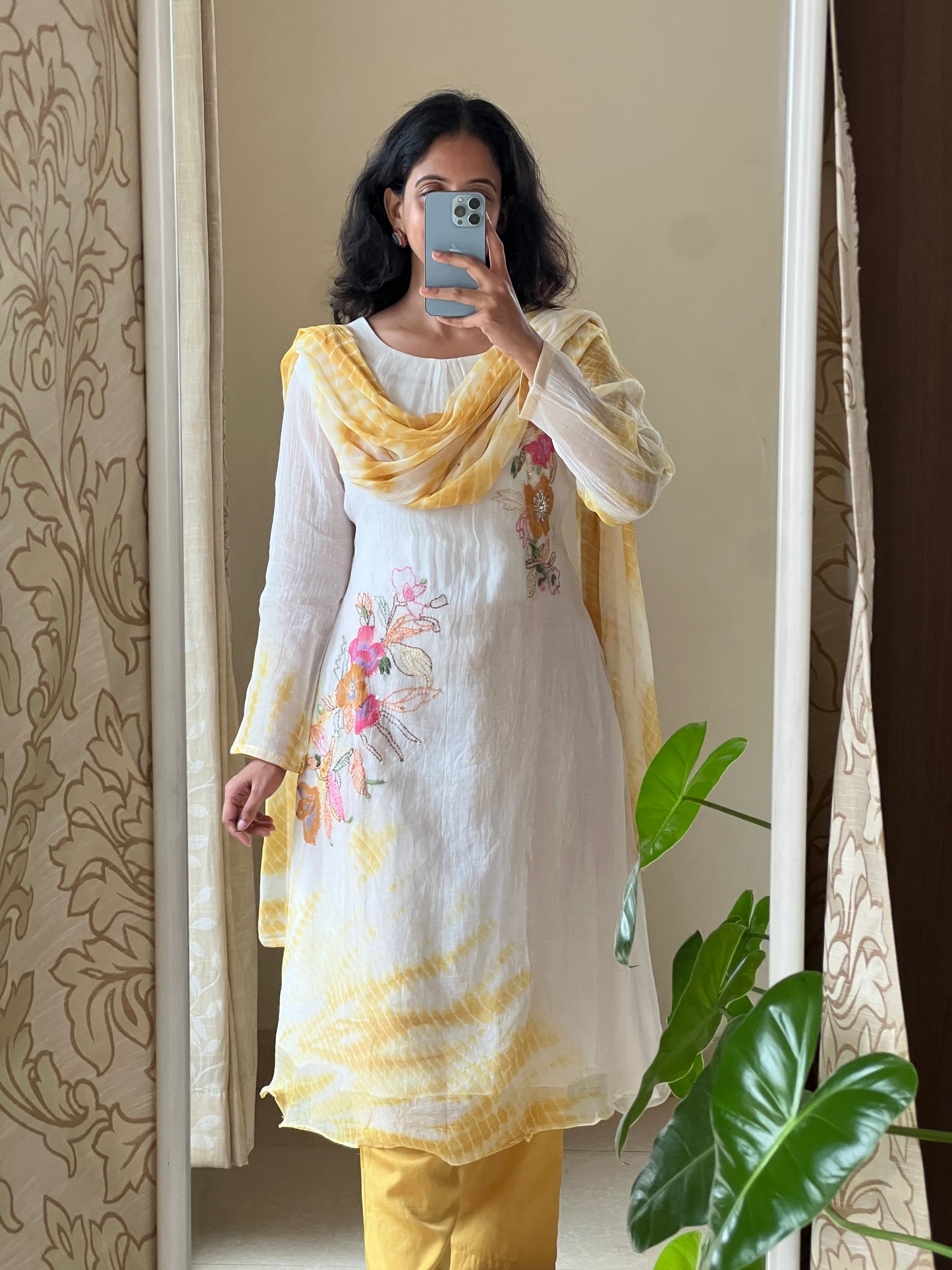 A0502 white & yellow tie dye mul chanderi 3 piece dress with hand paint & embroidery detailing comes with chiffon tie dye duppatta. The best part of this dress is at back part also you have same floral bunch detailing with hand paint & embroidery