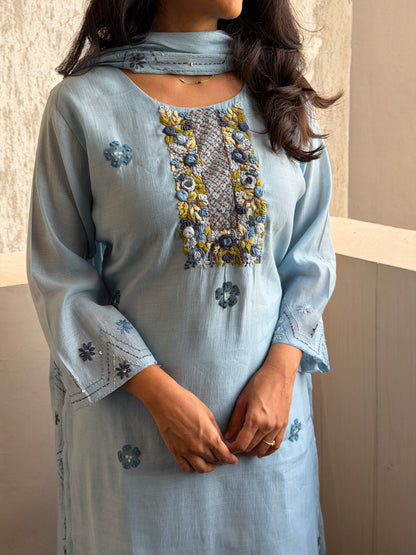 A0770 Vintage Mul Chanderi 3pc in Blue shade.