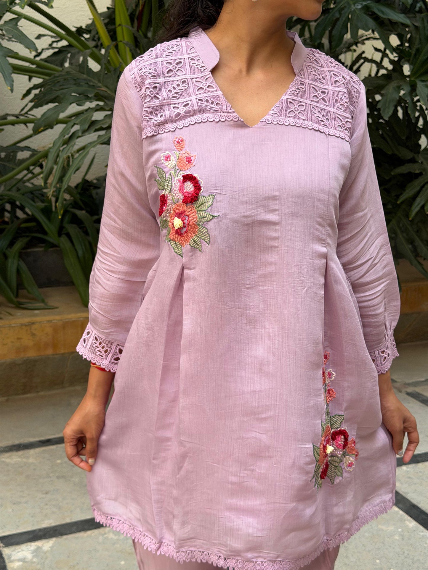 A0662 lavender Mul cahnderi coord set with machine embroidery detailing & lace work patch at the shoulder part. These are one sizes down so mentioned tag size vs actual size 38-36,38-40,40-42,42-44,44-46