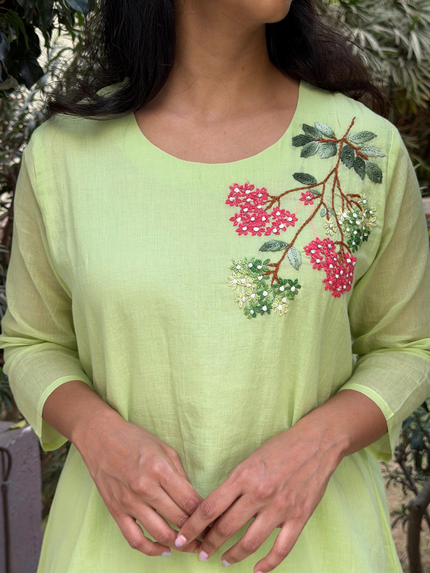 A0668 green mul cotton coord set with hand embroidery detailing. These are one sizes down so mentioned tag size vs actual size 38-36,38-40,40-42,42-44,44-46