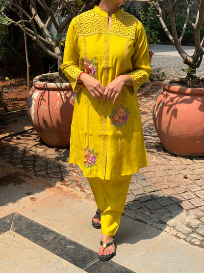 A0654 Budget friendly Yellow Mul Chanderi cord set with embroidery and lays detailing. These are one sizes down so mentioned tag size vs actual size 38-36,38-40,40-42,42-44,44-46