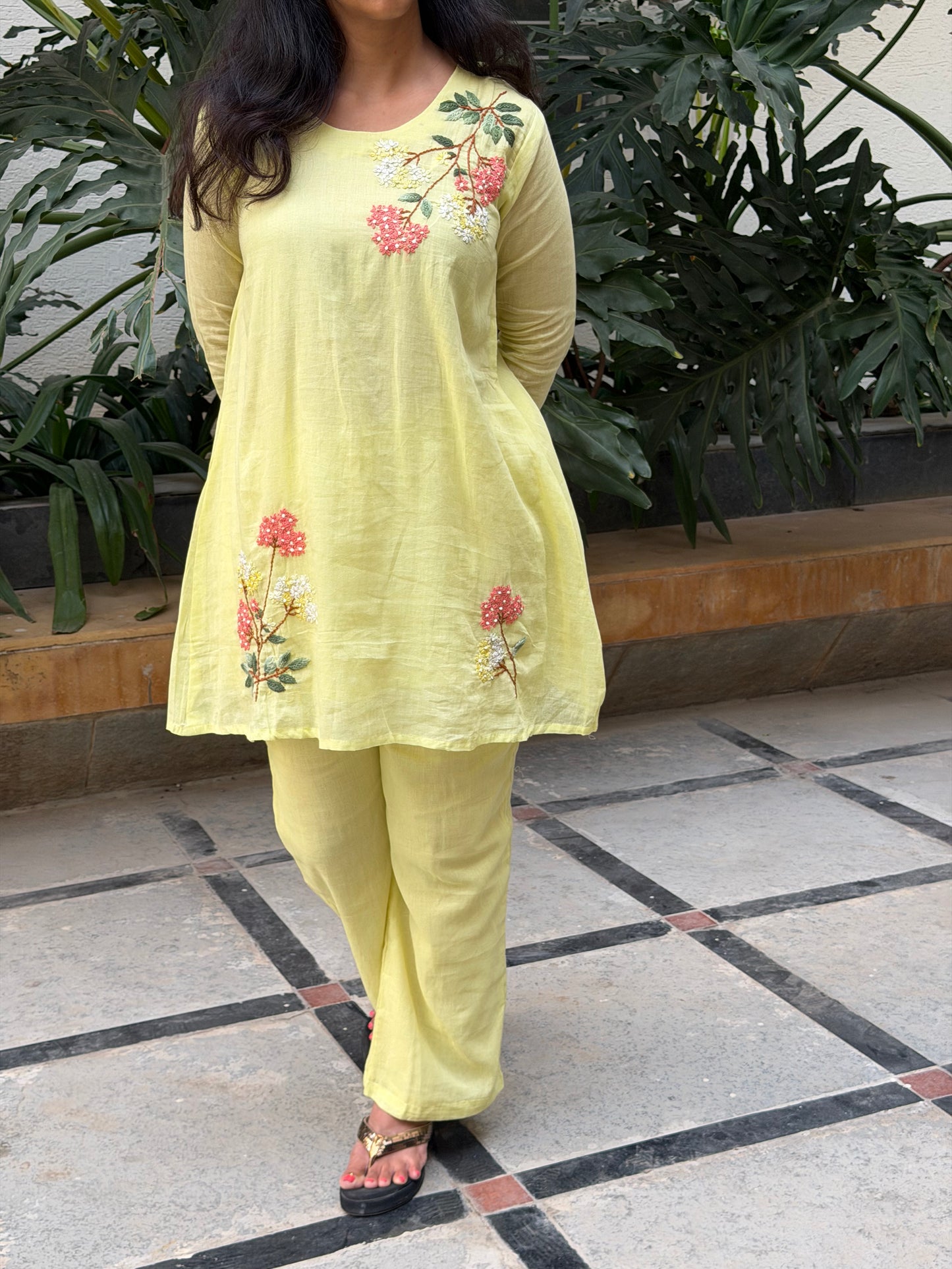 A0642 Mul cotton 2pc set in beautiful yellow shade. These are one sizes down so mentioned tag size vs actual size 38-36,38-40,40-42,42-44,44-46