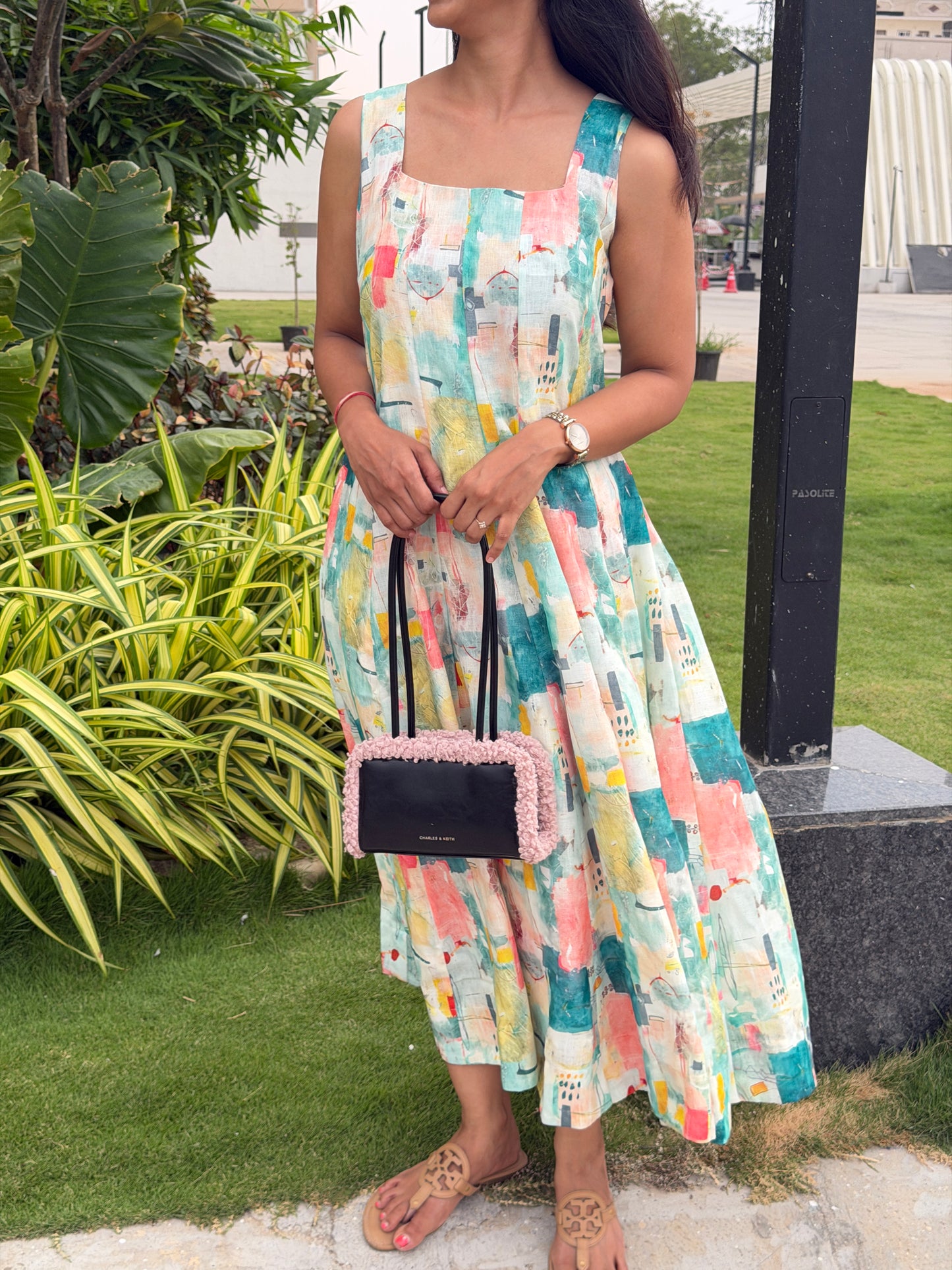 A0736 Lenin cream base multi colour abstract print all over the dress in kalis model comes with 16 inches sleeves inside