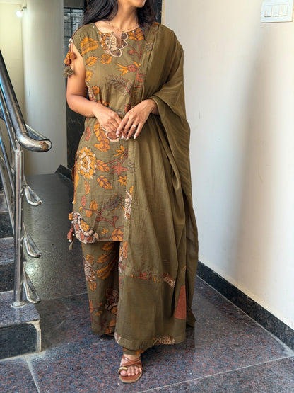 A0867 Kalamkari 3pc set with applique work detaining