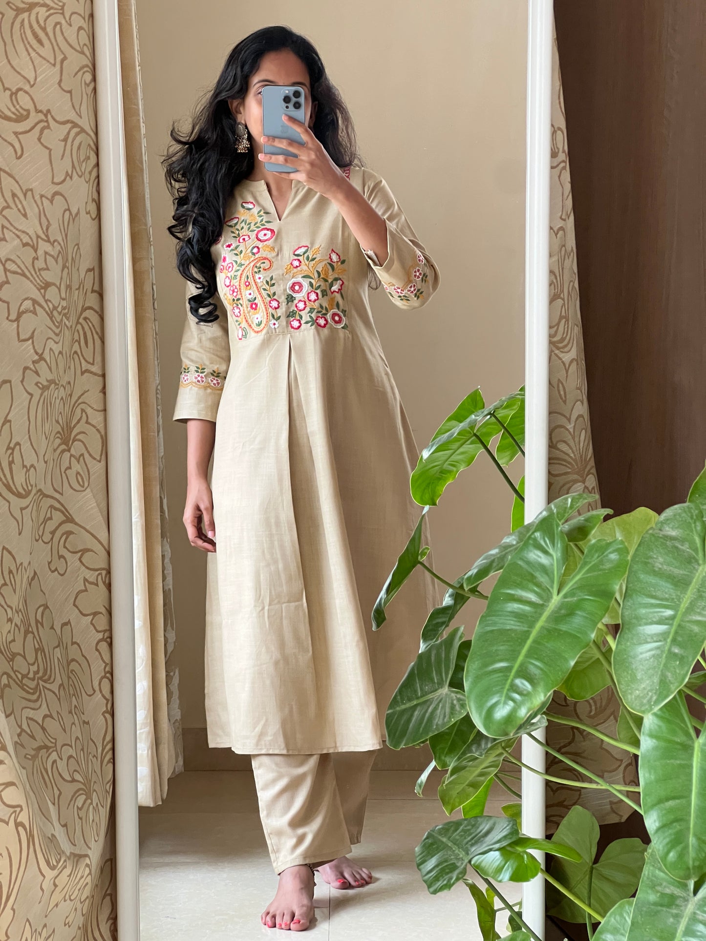 A017 beige Lenin 2 piece set with machine embroidery