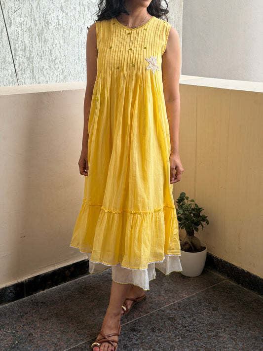 A0756 Honey 🍯 Bee Mul Cotton dress with pockets