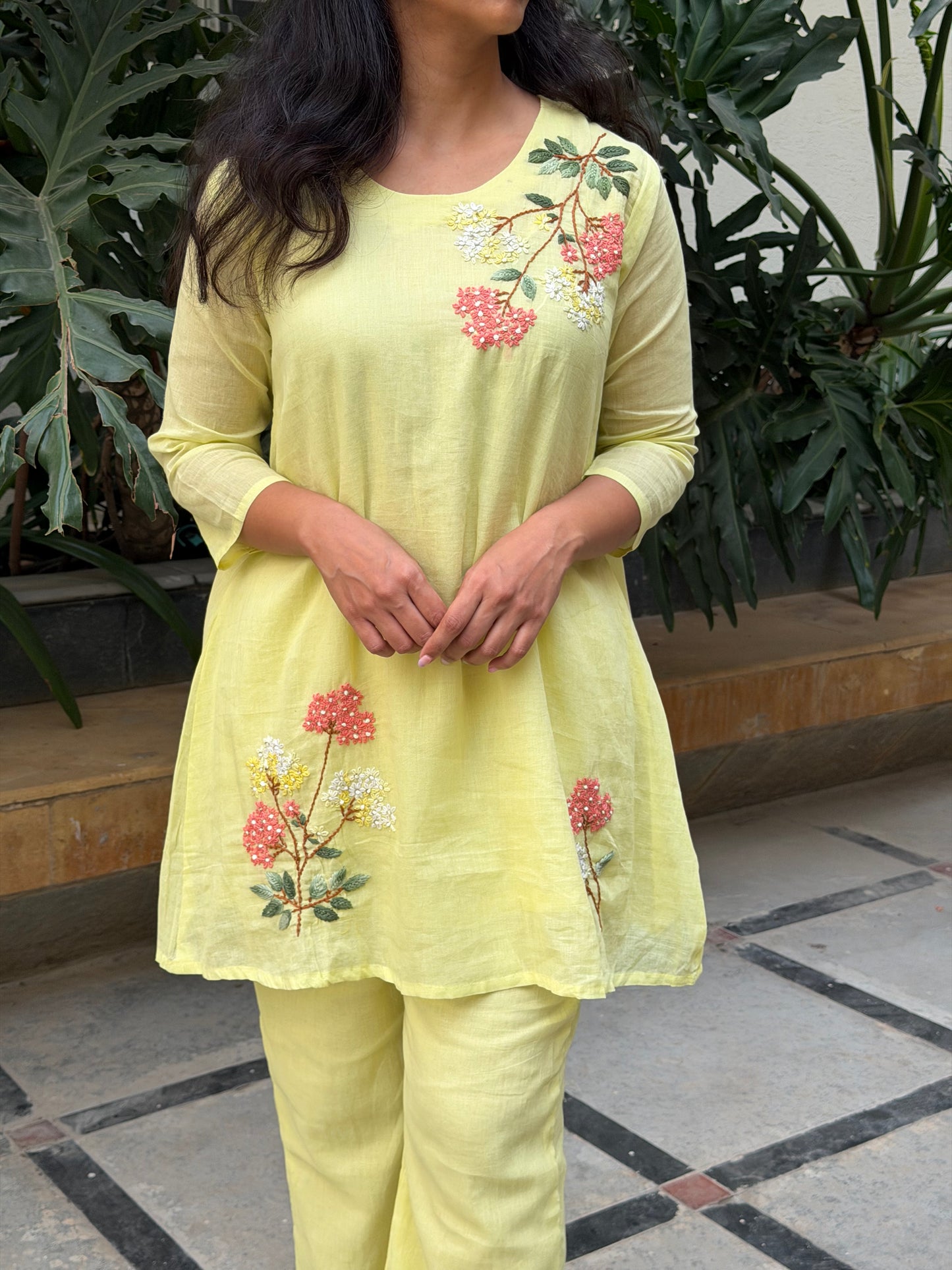 A0642 Mul cotton 2pc set in beautiful yellow shade. These are one sizes down so mentioned tag size vs actual size 38-36,38-40,40-42,42-44,44-46