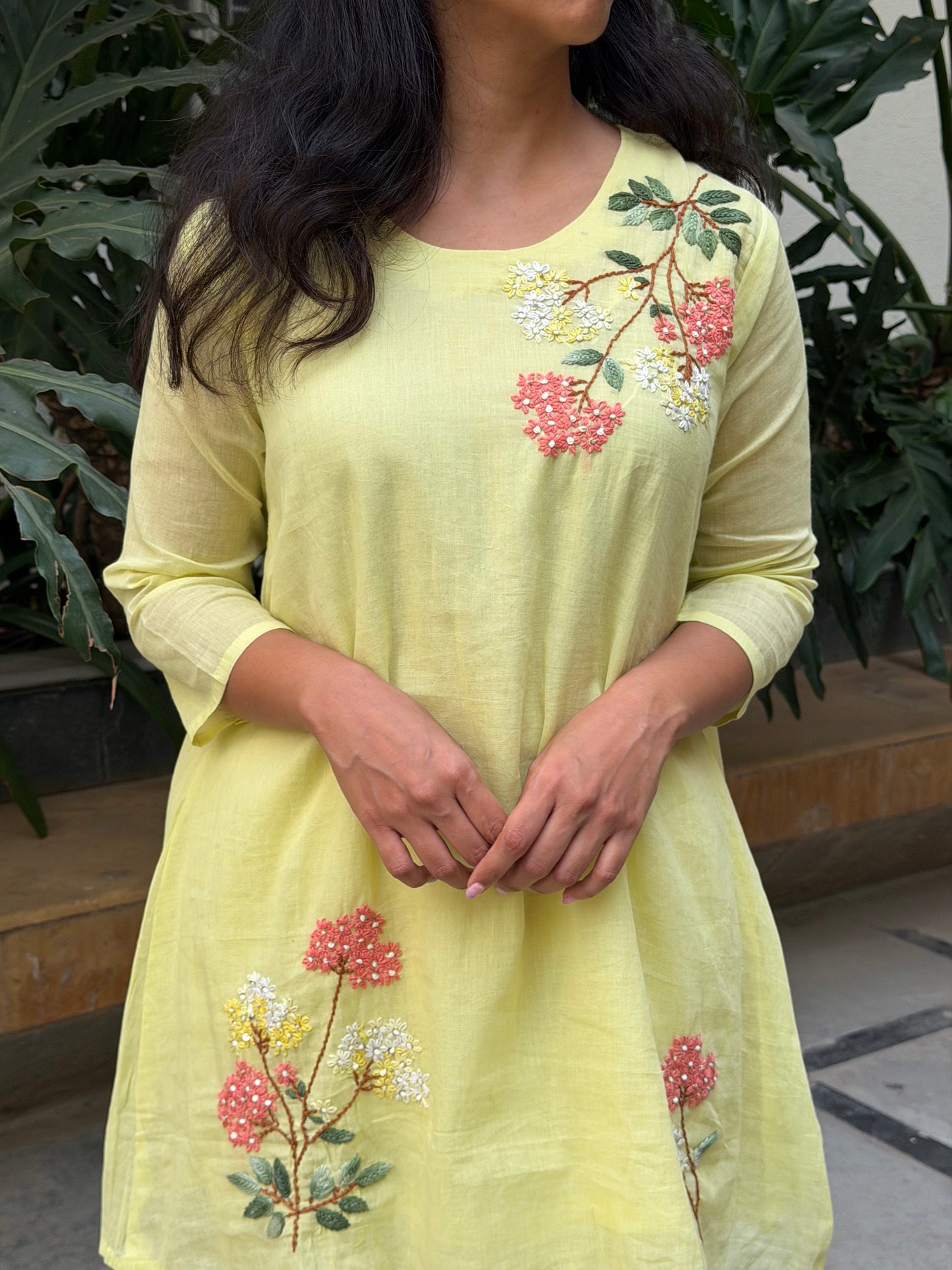 A0642 Mul cotton 2pc set in beautiful yellow shade. These are one sizes down so mentioned tag size vs actual size 38-36,38-40,40-42,42-44,44-46