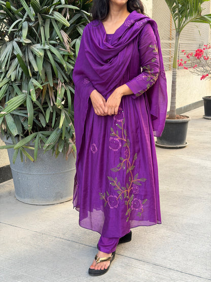 First 3 pictures is the new shade and other pictures are for reference A0606 Purple 3pc set with hand kanta detailing all over the dress