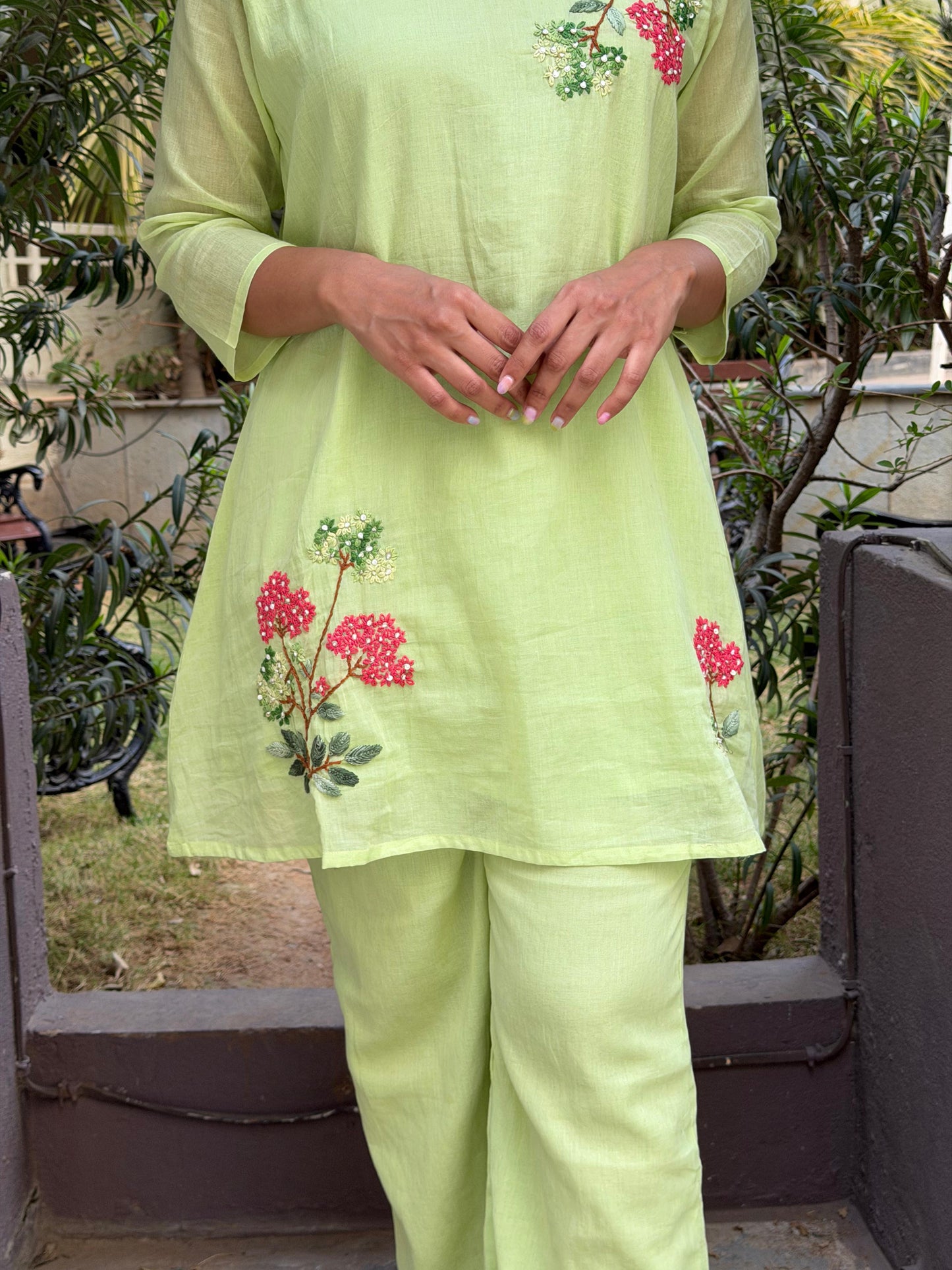 A0668 green mul cotton coord set with hand embroidery detailing. These are one sizes down so mentioned tag size vs actual size 38-36,38-40,40-42,42-44,44-46