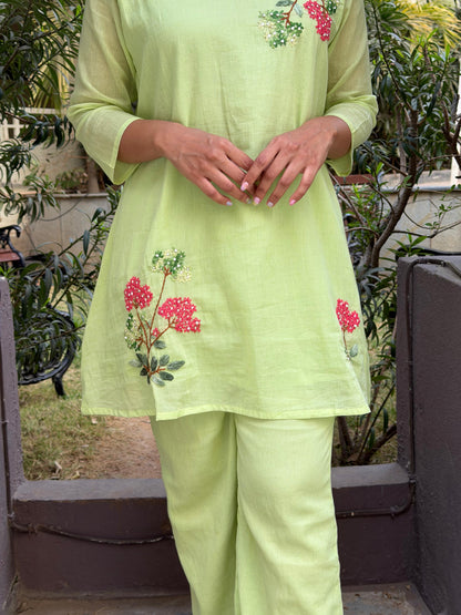 A0668 green mul cotton coord set with hand embroidery detailing. These are one sizes down so mentioned tag size vs actual size 38-36,38-40,40-42,42-44,44-46
