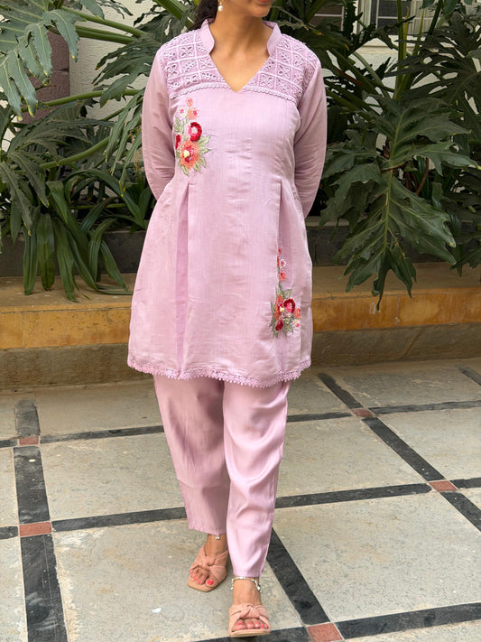 A0662 lavender Mul cahnderi coord set with machine embroidery detailing & lace work patch at the shoulder part. These are one sizes down so mentioned tag size vs actual size 38-36,38-40,40-42,42-44,44-46
