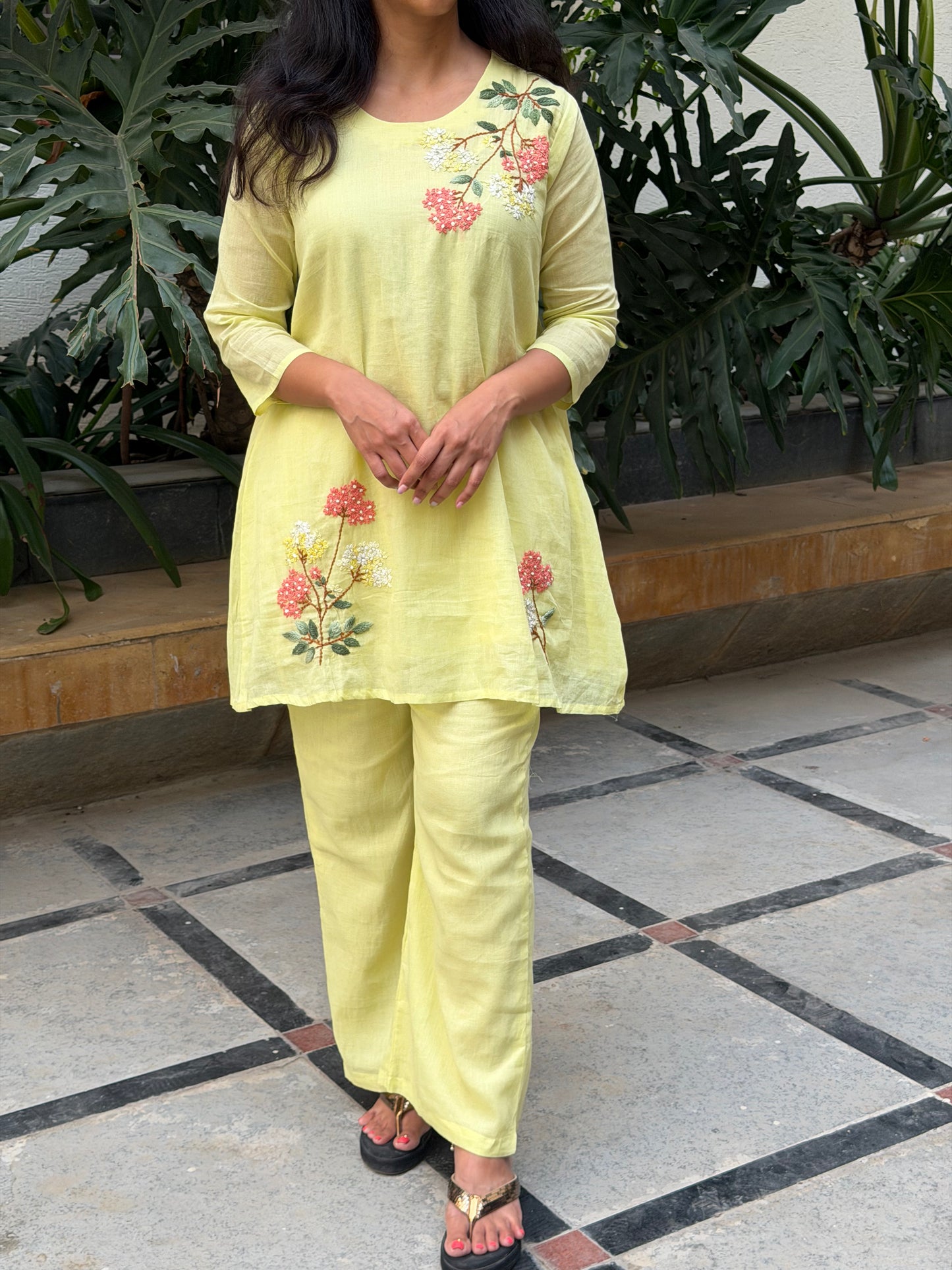 A0642 Mul cotton 2pc set in beautiful yellow shade. These are one sizes down so mentioned tag size vs actual size 38-36,38-40,40-42,42-44,44-46