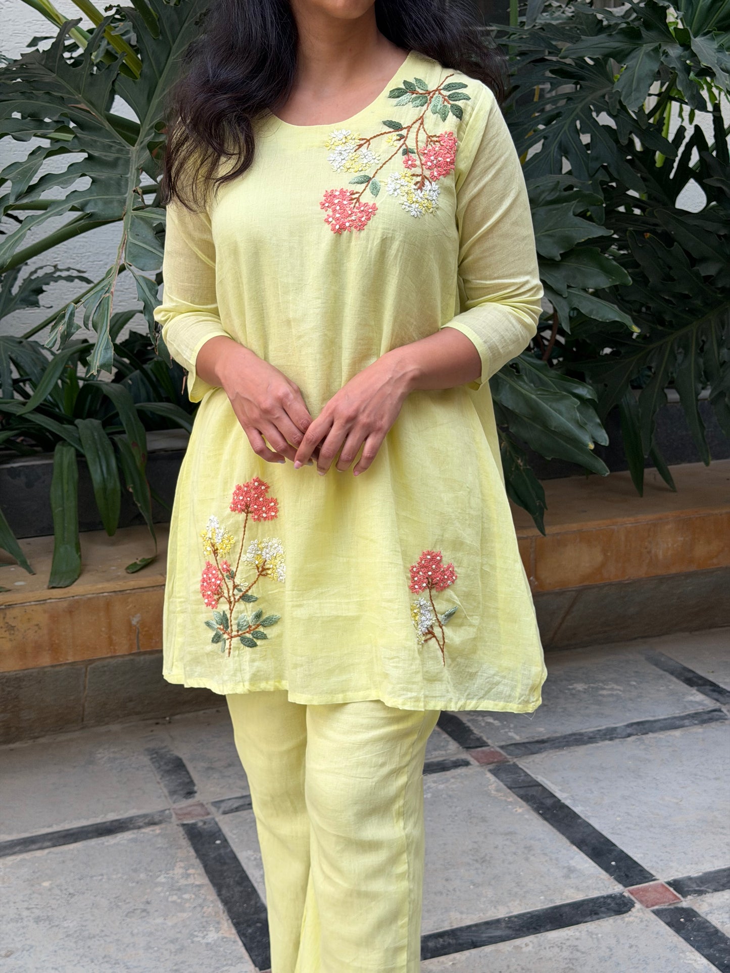 A0642 Mul cotton 2pc set in beautiful yellow shade. These are one sizes down so mentioned tag size vs actual size 38-36,38-40,40-42,42-44,44-46
