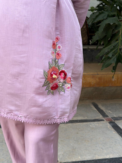 A0662 lavender Mul cahnderi coord set with machine embroidery detailing & lace work patch at the shoulder part. These are one sizes down so mentioned tag size vs actual size 38-36,38-40,40-42,42-44,44-46