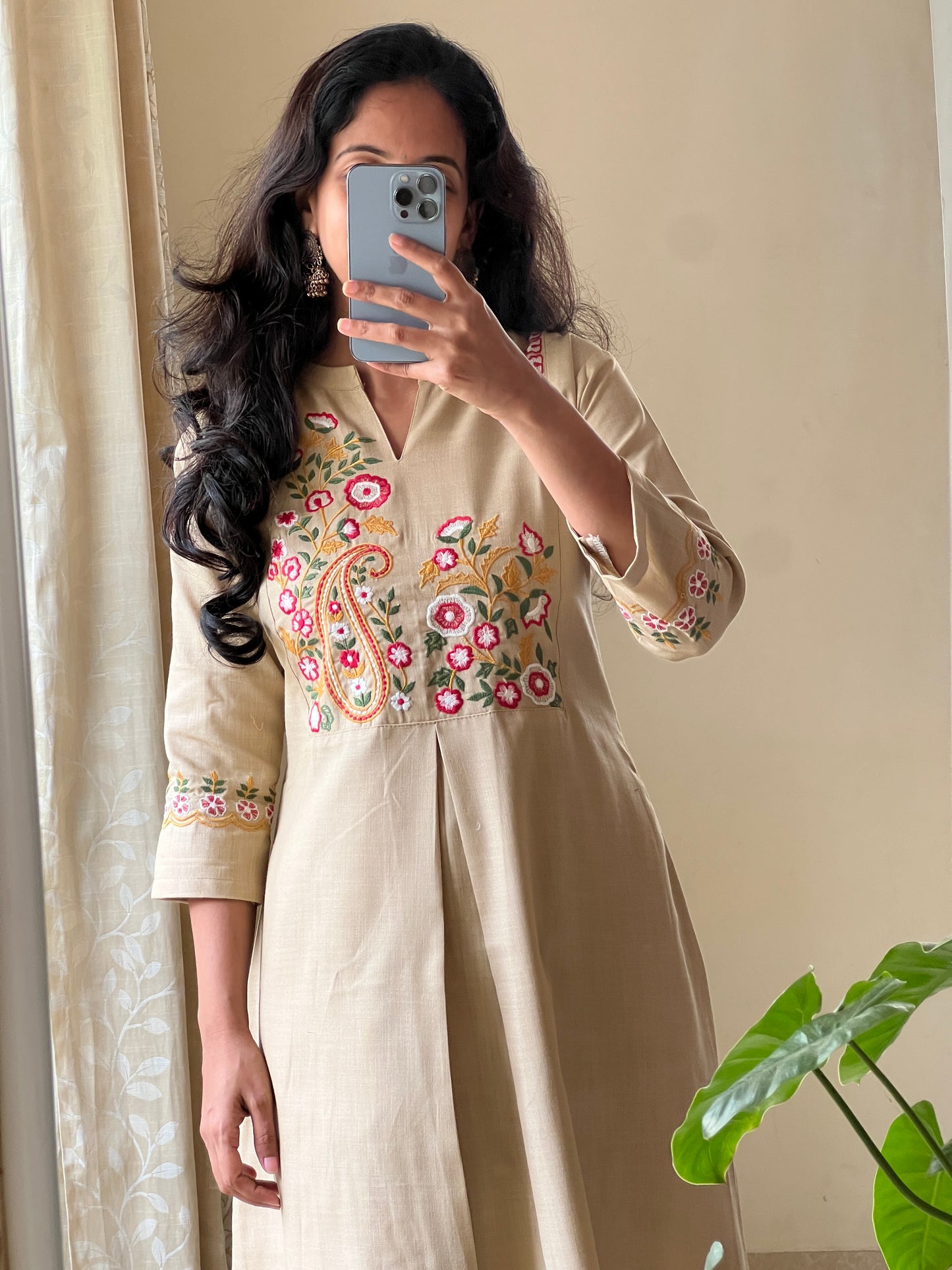 A017 beige Lenin 2 piece set with machine embroidery