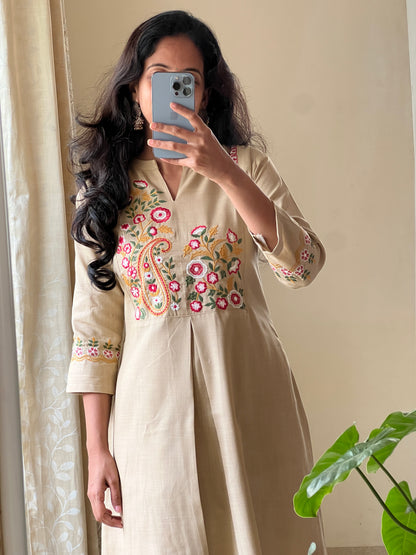 A017 beige Lenin 2 piece set with machine embroidery