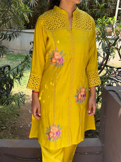 A0654 Budget friendly Yellow Mul Chanderi cord set with embroidery and lays detailing. These are one sizes down so mentioned tag size vs actual size 38-36,38-40,40-42,42-44,44-46