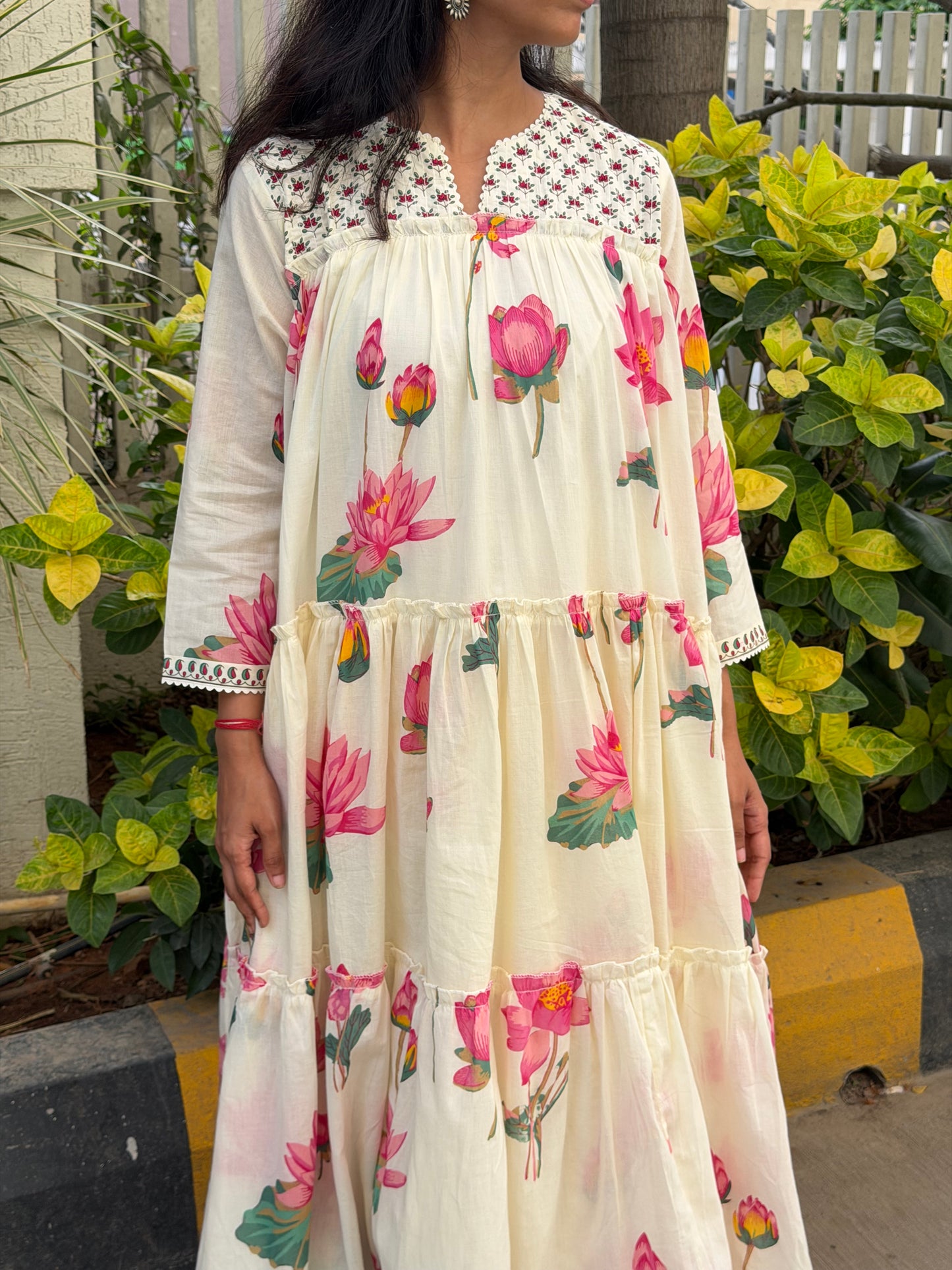 A0689 Mul cotton 2pc set with beautiful lotus design