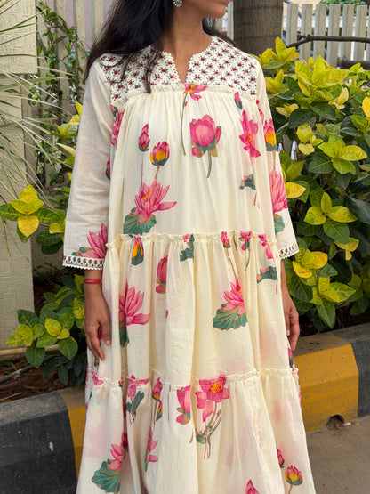 A0689 Mul cotton 2pc set with beautiful lotus design