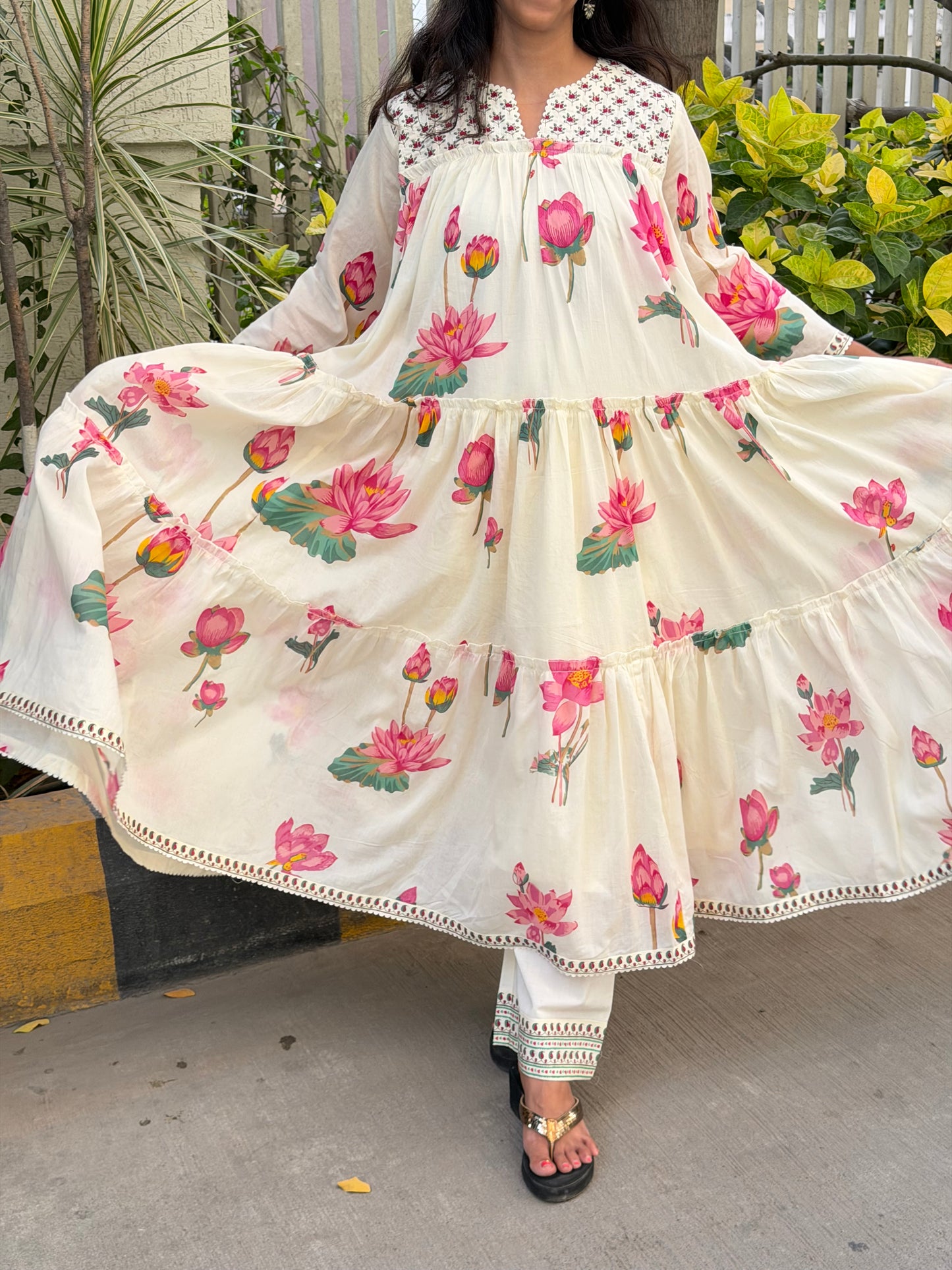 A0689 Mul cotton 2pc set with beautiful lotus design