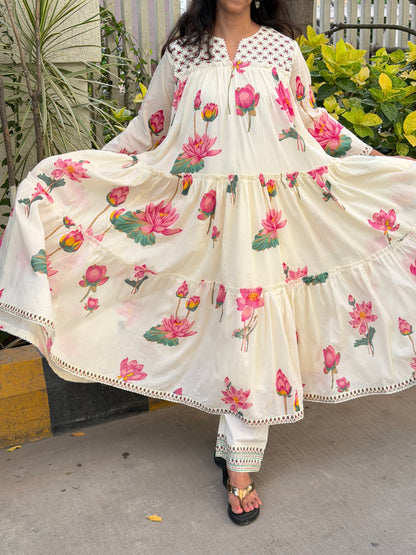A0689 Mul cotton 2pc set with beautiful lotus design