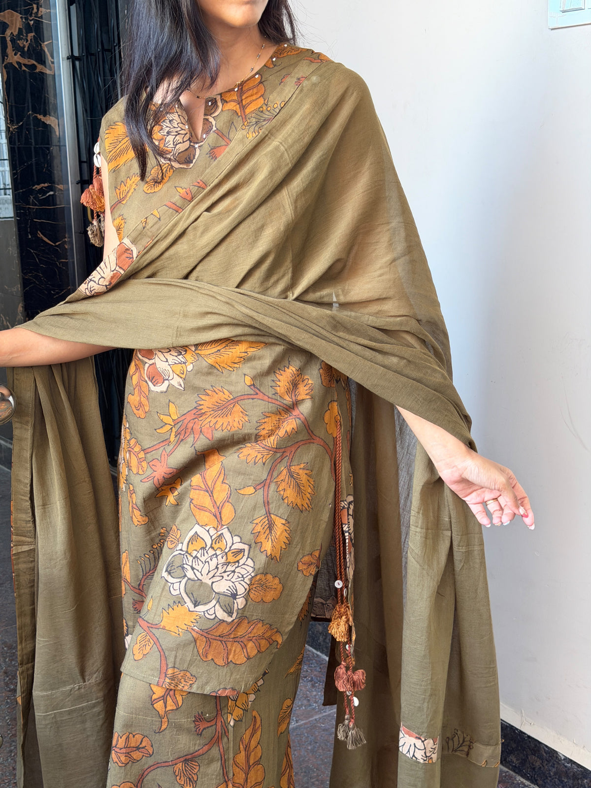 A0867 Kalamkari 3pc set with applique work detaining