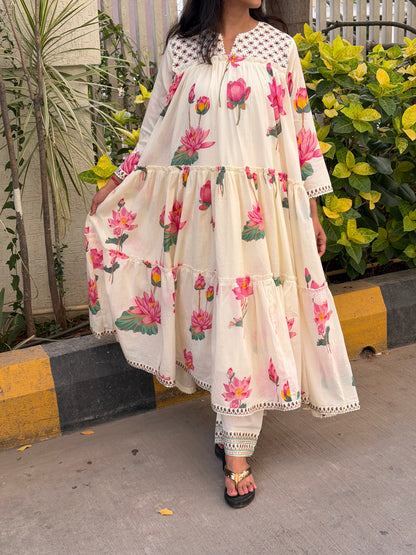 A0689 Mul cotton 2pc set with beautiful lotus design