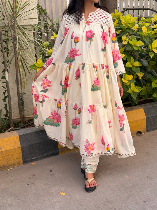 A0689 Mul cotton 2pc set with beautiful lotus design
